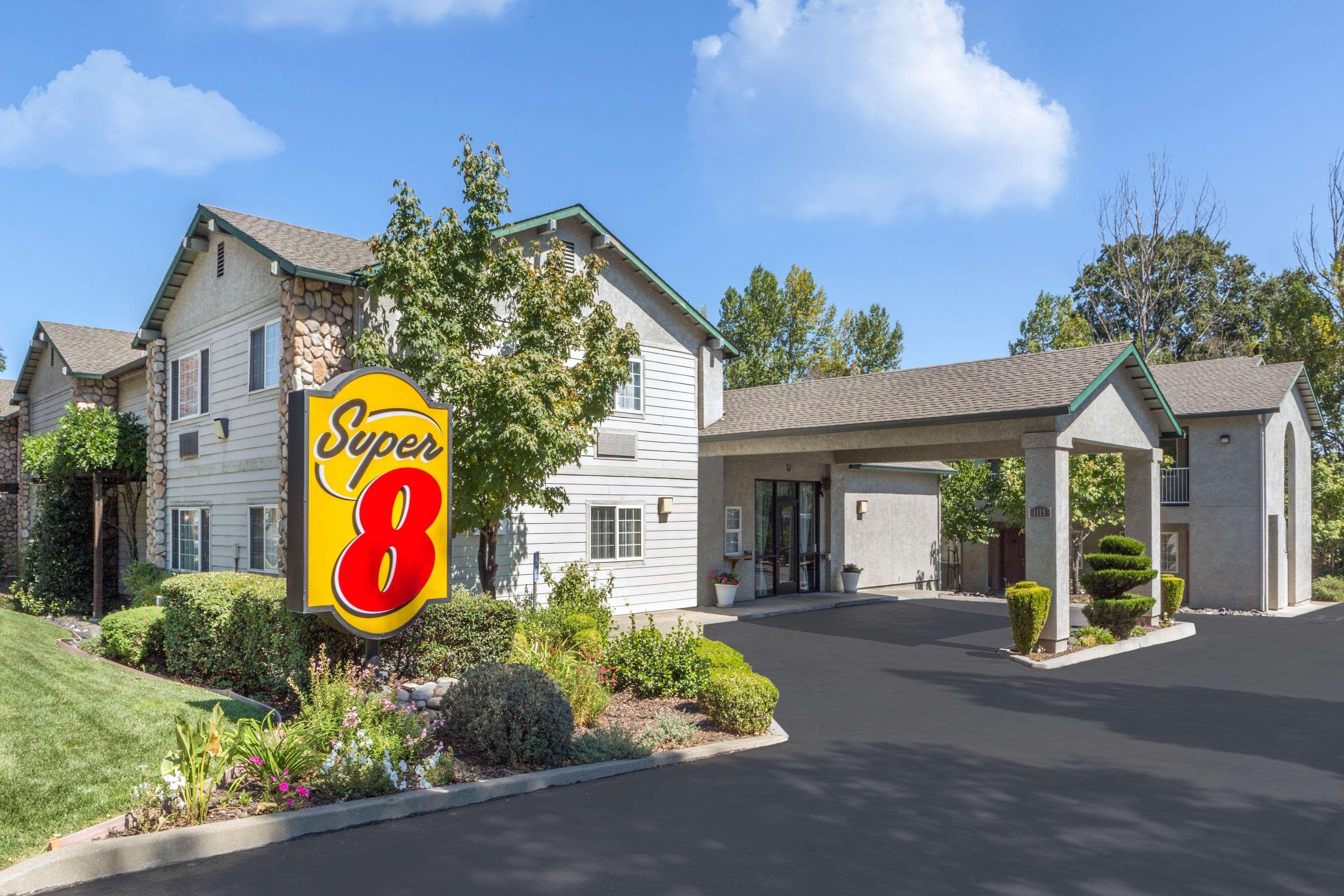 Creekside Inn & Suites Уиллитс Экстерьер фото
