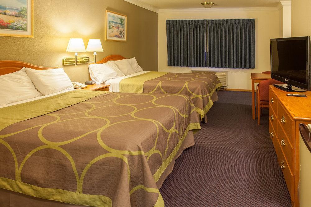 Creekside Inn & Suites Уиллитс Экстерьер фото